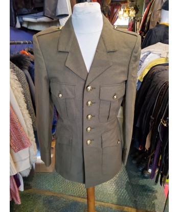 Veste militaire ouvre sa boutique