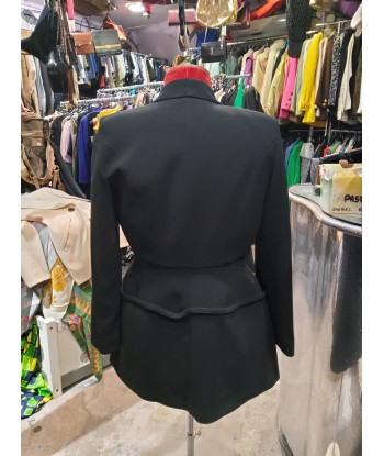 Veste femme ouvre sa boutique