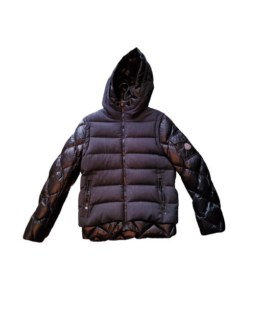 Blouson Moncler enfant Dans la société mordern